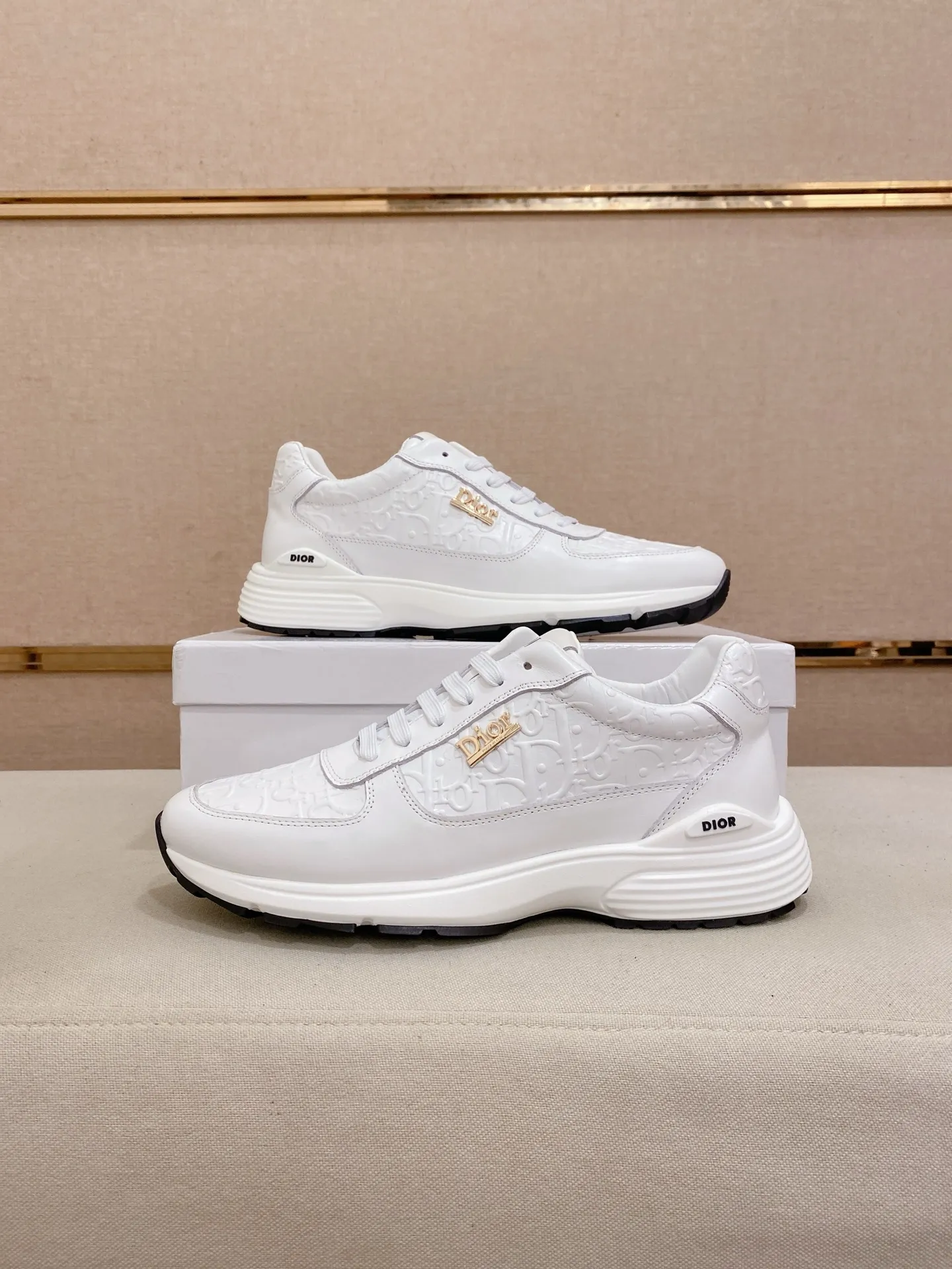 Men's shoes💰: 462💰 [Dior·Dior] New casual sports style men's shoes, new spring and summer design, perfect workmanship, lace-up style to create wardrobe quality, upper: imported first-layer cowhide, sheepskin lining is soft and comfortable, ultra-light TPU wear-resistant outsole, simple, versatile fashion men's shoes, excellent color code number 38--44. Can be customized 45 non-returnable